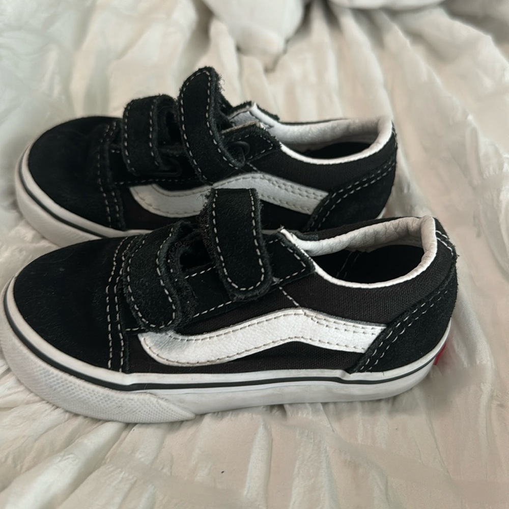 Size 6 toddler vans Velcro